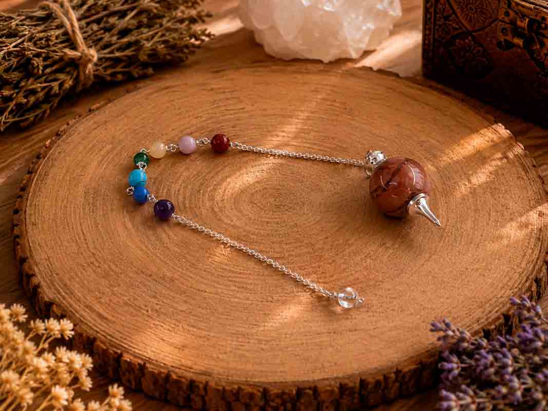 Péndulo Adularia punta metal cadena 7 chakras